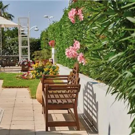 Scenic Le Mediterranee - 2 People Ground Floor Studio For Reduced Mobility Daire